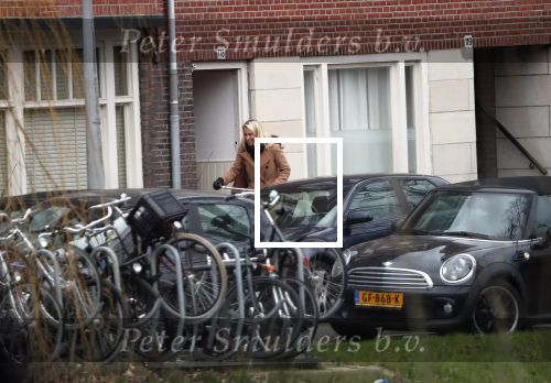 Amsterdam 5 januari 2019
Dionne Stax rijdt op de apollolaan 2x door rood op de fiets en ze heeft haar mobiel in haar handen. Dionne gaat langs bij haar vriend  Sytse Oudkerk
