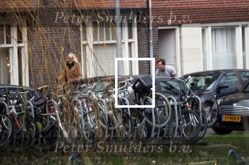 Amsterdam 5 januari 2019
Dionne Stax rijdt op de apollolaan 2x door rood op de fiets en ze heeft haar mobiel in haar handen. Dionne gaat langs bij haar vriend  Sytse Oudkerk