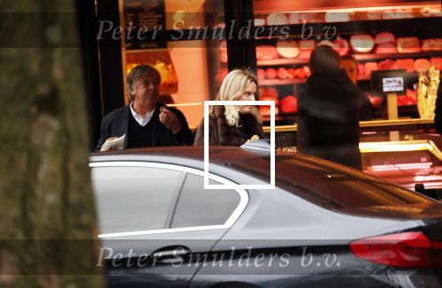 Amsterdam 7 januari 2019
Zakenman Dirk Jan Parelberg met zijn vrouw op de cornelis schuytstraat.
