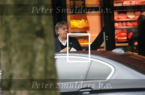 Amsterdam 7 januari 2019
Zakenman Dirk Jan Parelberg met zijn vrouw op de cornelis schuytstraat.