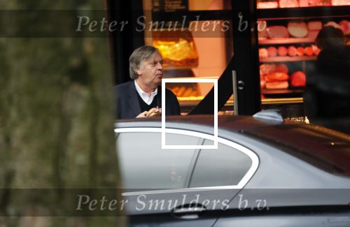 Amsterdam 7 januari 2019
Zakenman Dirk Jan Parelberg met zijn vrouw op de cornelis schuytstraat.
