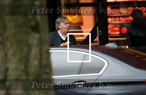 Amsterdam 7 januari 2019
Zakenman Dirk Jan Parelberg met zijn vrouw op de cornelis schuytstraat.