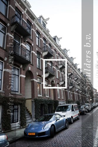 Amsterdam 8 december 2019
In dit pand heeft Erland Galjaard  een appartement gekocht. Zijn porsche cabrio staat voor de deur.