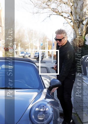 Amsterdam 9 januari 2019
Erland Galjaard stapt in zijn porsche 911 cabrio.