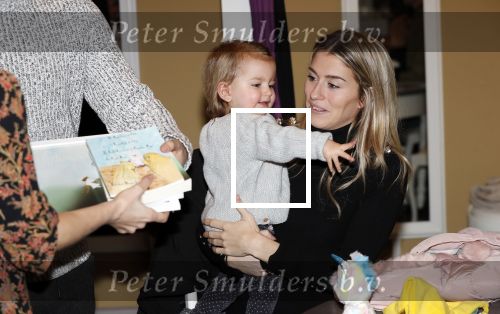 Beverwijk 22 december 2018
Rafael v d Vaart Damian Jesslynn en zijn vriendin Estavana Polman in het winkelcentrum waar Rafael zijn moeder Lolita een winkel heeft . Ze hebben geld opgehaald met veiling voor het ZZF.