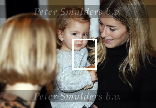 Beverwijk 22 december 2018
Rafael v d Vaart Damian Jesslynn en zijn vriendin Estavana Polman in het winkelcentrum waar Rafael zijn moeder Lolita een winkel heeft . Ze hebben geld opgehaald met veiling voor het ZZF.