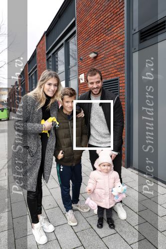 Beverwijk 22 december 2018
Rafael v d Vaart Damian Jesslynn en zijn vriendin Estavana Polman in het winkelcentrum waar Rafael zijn moeder Lolita een winkel heeft . Ze hebben geld opgehaald met veiling voor het ZZF.