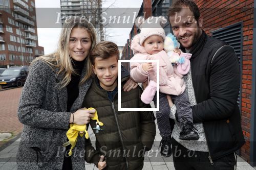Beverwijk 22 december 2018
Rafael v d Vaart Damian Jesslynn en zijn vriendin Estavana Polman in het winkelcentrum waar Rafael zijn moeder Lolita een winkel heeft . Ze hebben geld opgehaald met veiling voor het ZZF.