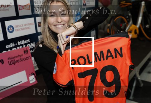 Beverwijk 22 december 2018
Rafael v d Vaart Damian Jesslynn en zijn vriendin Estavana Polman in het winkelcentrum waar Rafael zijn moeder Lolita een winkel heeft . Ze hebben geld opgehaald met veiling voor het ZZF.