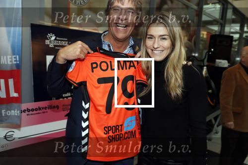 Beverwijk 22 december 2018
Rafael v d Vaart Damian Jesslynn en zijn vriendin Estavana Polman in het winkelcentrum waar Rafael zijn moeder Lolita een winkel heeft . Ze hebben geld opgehaald met veiling voor het ZZF.