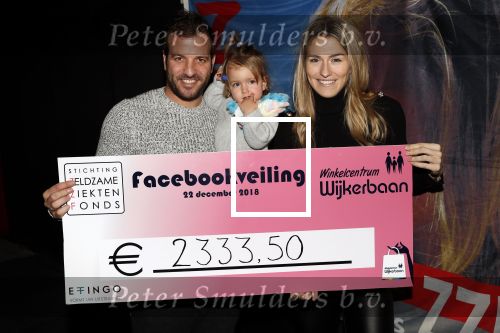 Beverwijk 22 december 2018
Rafael v d Vaart Damian Jesslynn en zijn vriendin Estavana Polman in het winkelcentrum waar Rafael zijn moeder Lolita een winkel heeft . Ze hebben geld opgehaald met veiling voor het ZZF.