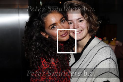 Amsterdam 3 januari 2019
Boekpresentatie Fajah Lourens Fajah kwam met een nieuwe Bentley. Ook haar dochter Irem en zoon Shai kwamen mee.Fajah met haar zus Shanti Schiks