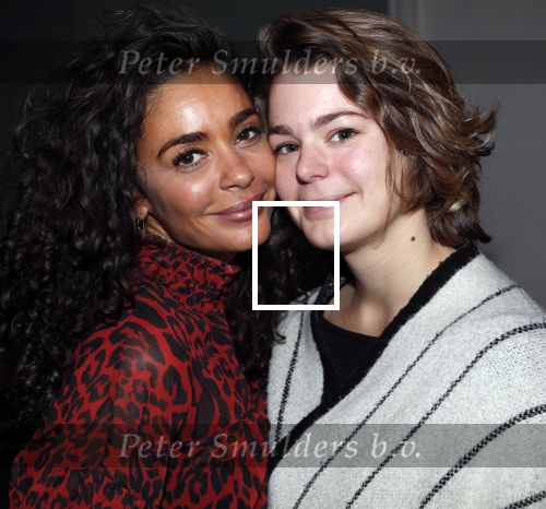 Amsterdam 3 januari 2019
Boekpresentatie Fajah Lourens Fajah kwam met een nieuwe Bentley. Ook haar dochter Irem en zoon Shai kwamen mee.Fajah met haar zus Shanti Schiks