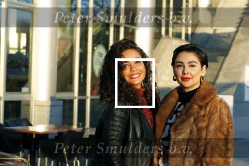 Amsterdam 3 januari 2019
Boekpresentatie Fajah Lourens Fajah kwam met een nieuwe Bentley. Ook haar dochter Irem en zoon Shai kwamen mee.
Fajah met een prijswinnares..