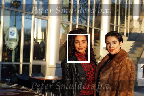 Amsterdam 3 januari 2019
Boekpresentatie Fajah Lourens Fajah kwam met een nieuwe Bentley. Ook haar dochter Irem en zoon Shai kwamen mee.
Fajah met een prijswinnares..