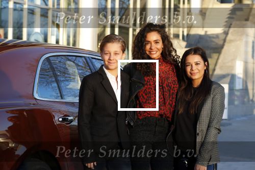 Amsterdam 3 januari 2019
Boekpresentatie Fajah Lourens Fajah kwam met een nieuwe Bentley. Ook haar dochter Irem en zoon Shai kwamen mee.