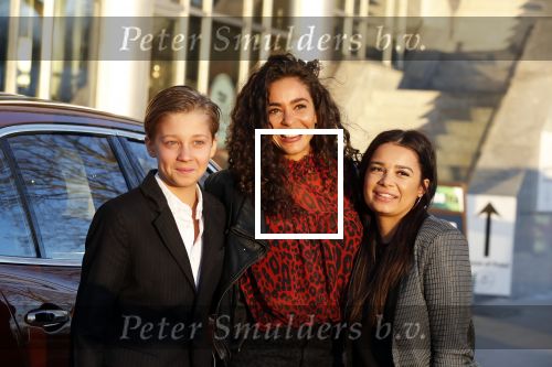 Amsterdam 3 januari 2019
Boekpresentatie Fajah Lourens Fajah kwam met een nieuwe Bentley. Ook haar dochter Irem en zoon Shai kwamen mee.