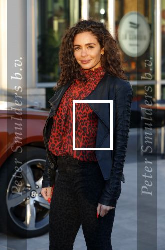 Amsterdam 3 januari 2019
Boekpresentatie Fajah Lourens Fajah kwam met een nieuwe Bentley. Ook haar dochter Irem en zoon Shai kwamen mee.