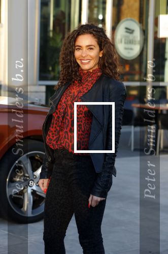 Amsterdam 3 januari 2019
Boekpresentatie Fajah Lourens Fajah kwam met een nieuwe Bentley. Ook haar dochter Irem en zoon Shai kwamen mee.