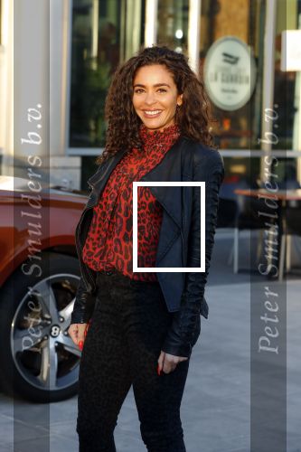 Amsterdam 3 januari 2019
Boekpresentatie Fajah Lourens Fajah kwam met een nieuwe Bentley. Ook haar dochter Irem en zoon Shai kwamen mee.