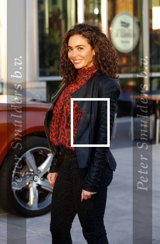 Amsterdam 3 januari 2019
Boekpresentatie Fajah Lourens Fajah kwam met een nieuwe Bentley. Ook haar dochter Irem en zoon Shai kwamen mee.