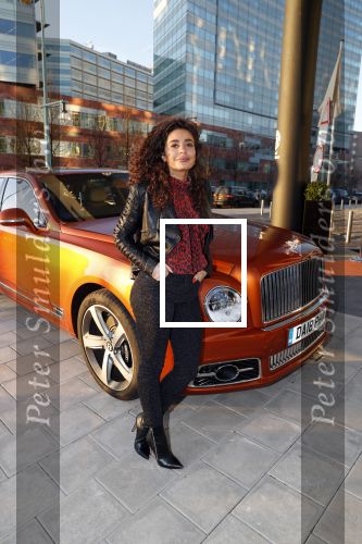 Amsterdam 3 januari 2019
Boekpresentatie Fajah Lourens Fajah kwam met een nieuwe Bentley. Ook haar dochter Irem en zoon Shai kwamen mee.