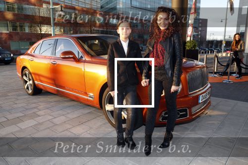Amsterdam 3 januari 2019
Boekpresentatie Fajah Lourens Fajah kwam met een nieuwe Bentley. Ook haar dochter Irem en zoon Shai kwamen mee.