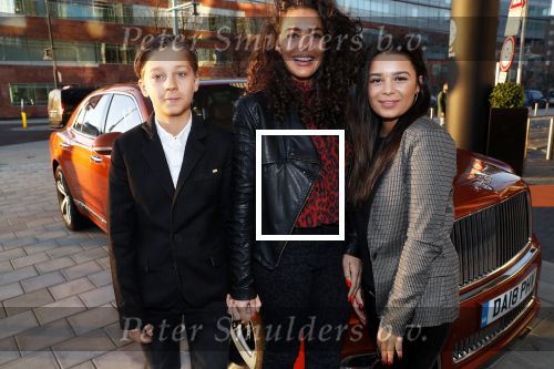 Amsterdam 3 januari 2019
Boekpresentatie Fajah Lourens Fajah kwam met een nieuwe Bentley. Ook haar dochter Irem en zoon Shai kwamen mee.
