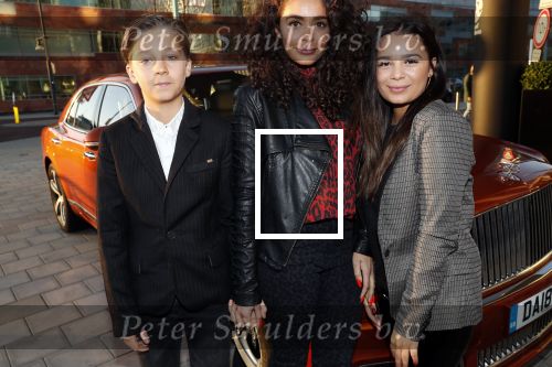 Amsterdam 3 januari 2019
Boekpresentatie Fajah Lourens Fajah kwam met een nieuwe Bentley. Ook haar dochter Irem en zoon Shai kwamen mee.