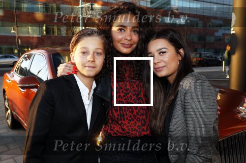 Amsterdam 3 januari 2019
Boekpresentatie Fajah Lourens Fajah kwam met een nieuwe Bentley. Ook haar dochter Irem en zoon Shai kwamen mee.