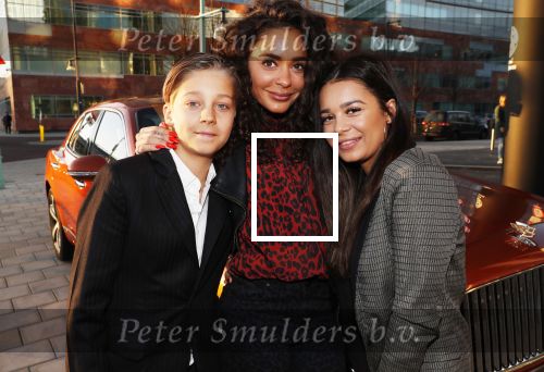 Amsterdam 3 januari 2019
Boekpresentatie Fajah Lourens Fajah kwam met een nieuwe Bentley. Ook haar dochter Irem en zoon Shai kwamen mee.
