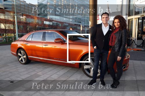Amsterdam 3 januari 2019
Boekpresentatie Fajah Lourens Fajah kwam met een nieuwe Bentley. Ook haar dochter Irem en zoon Shai kwamen mee.
Fajah met bentley dealer Ad Geerts
