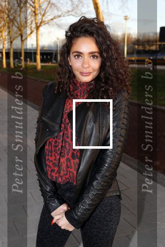 Amsterdam 3 januari 2019
Boekpresentatie Fajah Lourens Fajah kwam met een nieuwe Bentley. Ook haar dochter Irem en zoon Shai kwamen mee.