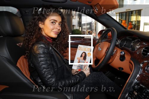 Amsterdam 3 januari 2019
Boekpresentatie Fajah Lourens Fajah kwam met een nieuwe Bentley. Ook haar dochter Irem en zoon Shai kwamen mee.