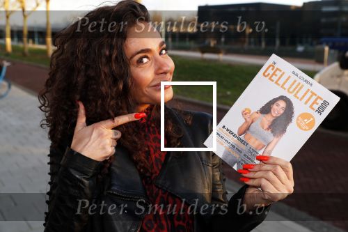 Amsterdam 3 januari 2019
Boekpresentatie Fajah Lourens Fajah kwam met een nieuwe Bentley. Ook haar dochter Irem en zoon Shai kwamen mee.