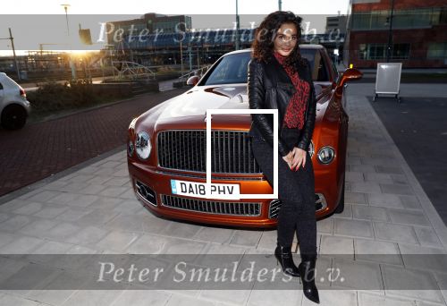 Amsterdam 3 januari 2019
Boekpresentatie Fajah Lourens Fajah kwam met een nieuwe Bentley. Ook haar dochter Irem en zoon Shai kwamen mee.