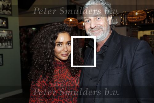 Amsterdam 3 januari 2019
Boekpresentatie Fajah Lourens Fajah kwam met een nieuwe Bentley. Ook haar dochter Irem en zoon Shai kwamen mee
Fajah met Mark Teurlings.