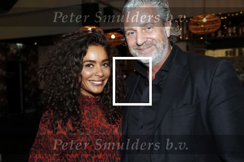 Amsterdam 3 januari 2019
Boekpresentatie Fajah Lourens Fajah kwam met een nieuwe Bentley. Ook haar dochter Irem en zoon Shai kwamen mee
Fajah met Mark Teurlings.