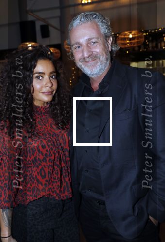 Amsterdam 3 januari 2019
Boekpresentatie Fajah Lourens Fajah kwam met een nieuwe Bentley. Ook haar dochter Irem en zoon Shai kwamen mee
Fajah met Mark Teurlings.