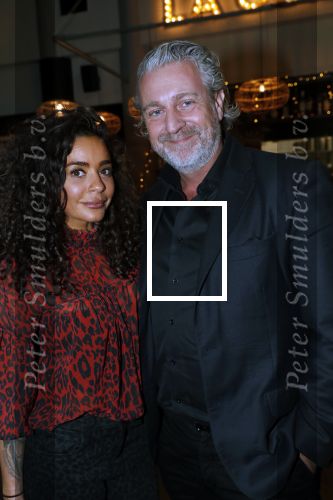 Amsterdam 3 januari 2019
Boekpresentatie Fajah Lourens Fajah kwam met een nieuwe Bentley. Ook haar dochter Irem en zoon Shai kwamen mee
Fajah met Mark Teurlings.