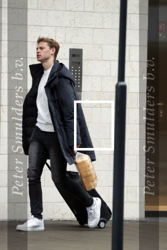 Amsterdam 26 januari 2019
Frenkie de Jong doet boodschappen bij sde Albert Heijn op de zuidas.
