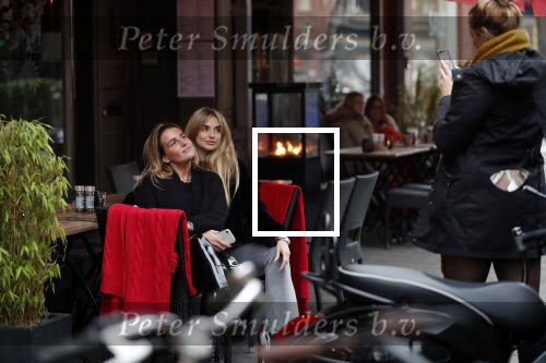 Amsterdam 23 januari 2019
Gaby Blaaser met vriendinnen op de cornelis schuytstraat.