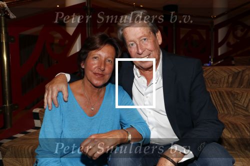 Zeist 23 december 2018
Hans Wendy Steven Osacr en Renzo Kazan met hun vrouwen en kinderen in het Fyji Hotel.