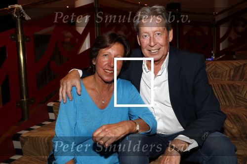 Zeist 23 december 2018
Hans Wendy Steven Osacr en Renzo Kazan met hun vrouwen en kinderen in het Fyji Hotel.