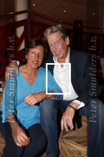 Zeist 23 december 2018
Hans Wendy Steven Osacr en Renzo Kazan met hun vrouwen en kinderen in het Fyji Hotel.