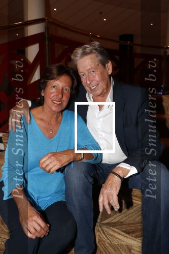 Zeist 23 december 2018
Hans Wendy Steven Osacr en Renzo Kazan met hun vrouwen en kinderen in het Fyji Hotel.