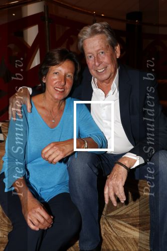 Zeist 23 december 2018
Hans Wendy Steven Osacr en Renzo Kazan met hun vrouwen en kinderen in het Fyji Hotel.