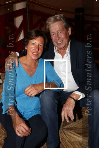 Zeist 23 december 2018
Hans Wendy Steven Osacr en Renzo Kazan met hun vrouwen en kinderen in het Fyji Hotel.