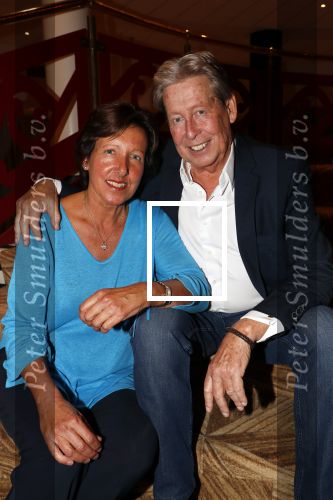 Zeist 23 december 2018
Hans Wendy Steven Osacr en Renzo Kazan met hun vrouwen en kinderen in het Fyji Hotel.