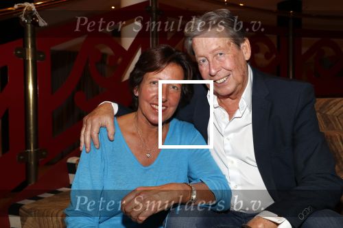 Zeist 23 december 2018
Hans Wendy Steven Osacr en Renzo Kazan met hun vrouwen en kinderen in het Fyji Hotel.